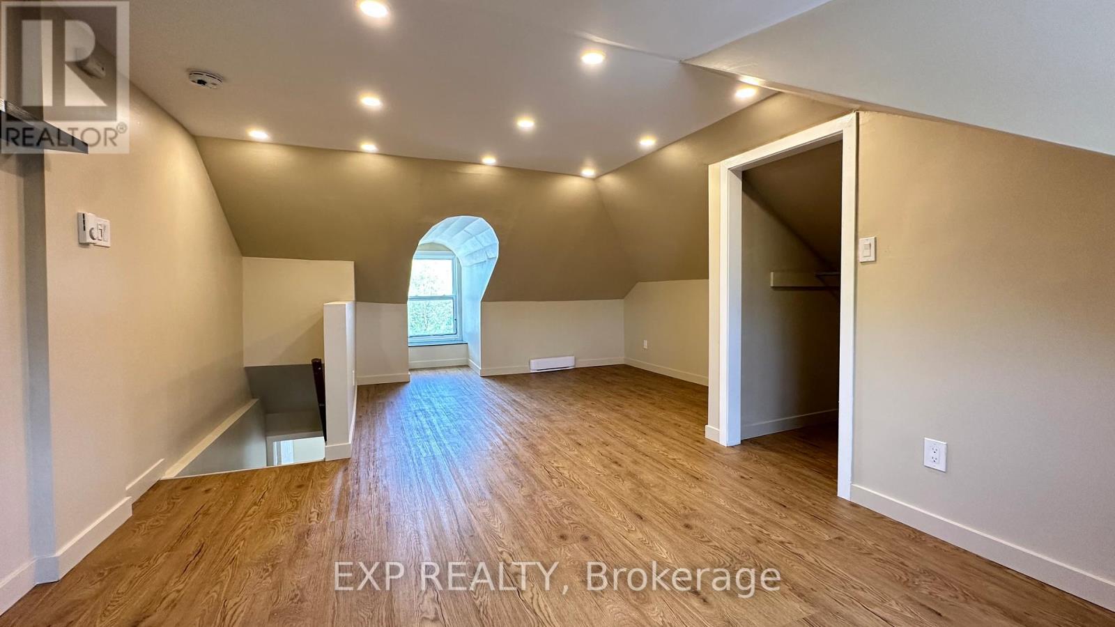 22 Charlotte Street, Belleville (Belleville Ward), Ontario  K8P 1E2 - Photo 7 - X12748360