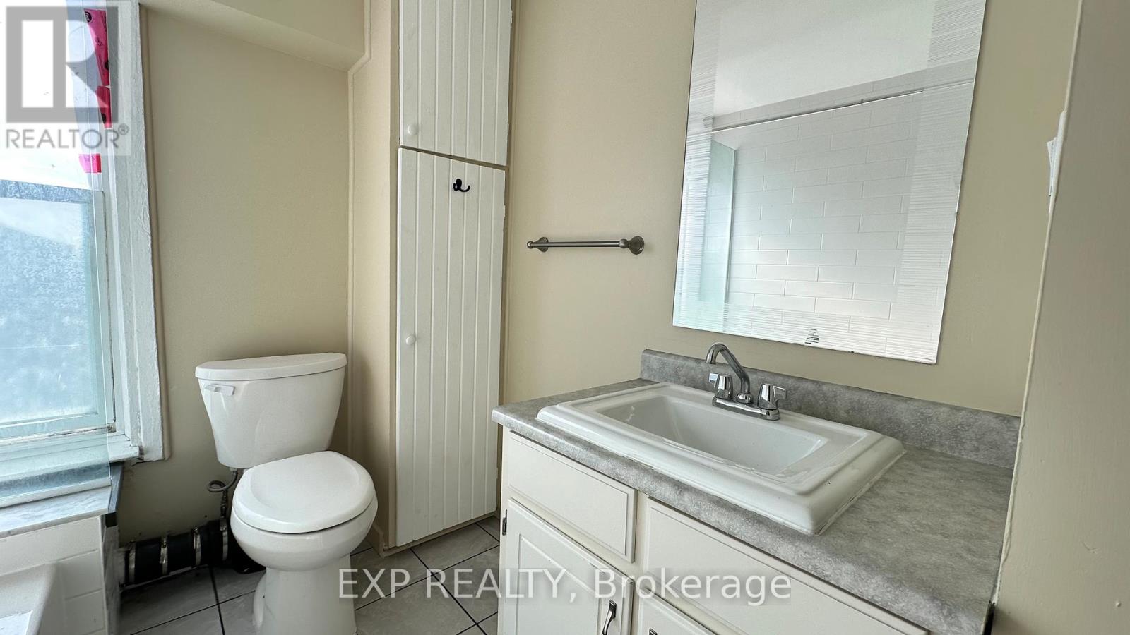 22 Charlotte Street, Belleville (Belleville Ward), Ontario  K8P 1E2 - Photo 9 - X12748360