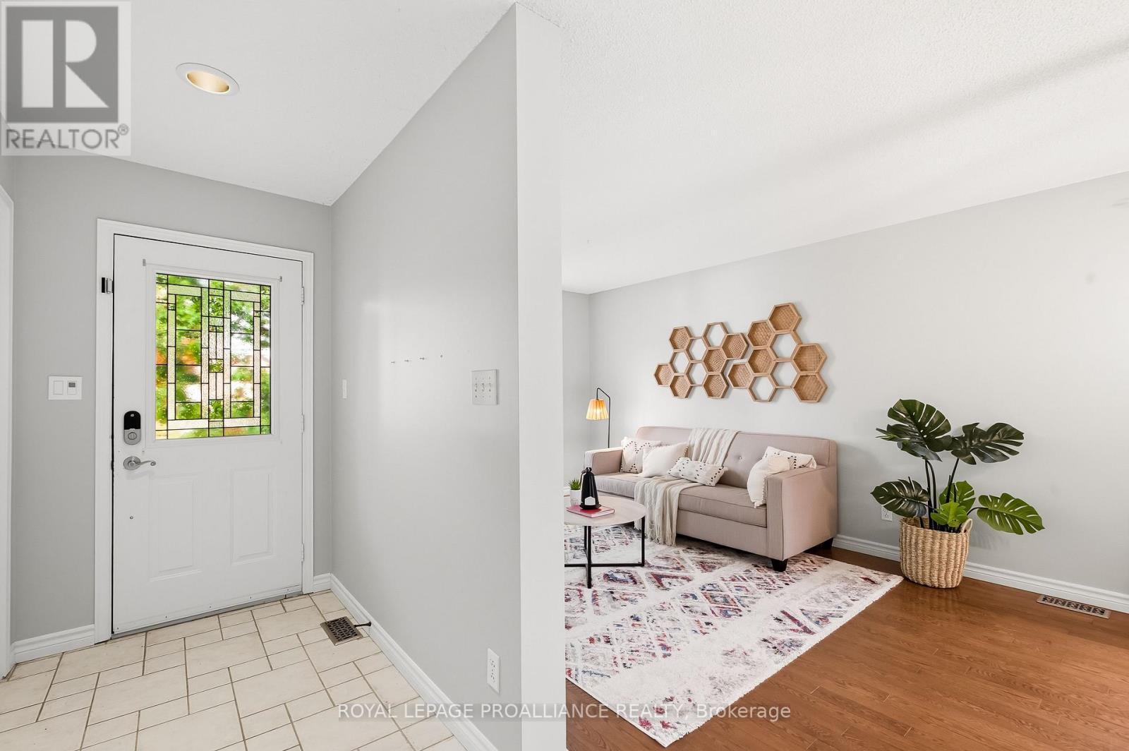 34 Forchuk Crescent, Quinte West (Trenton Ward), Ontario  K8V 6N2 - Photo 7 - X12748592