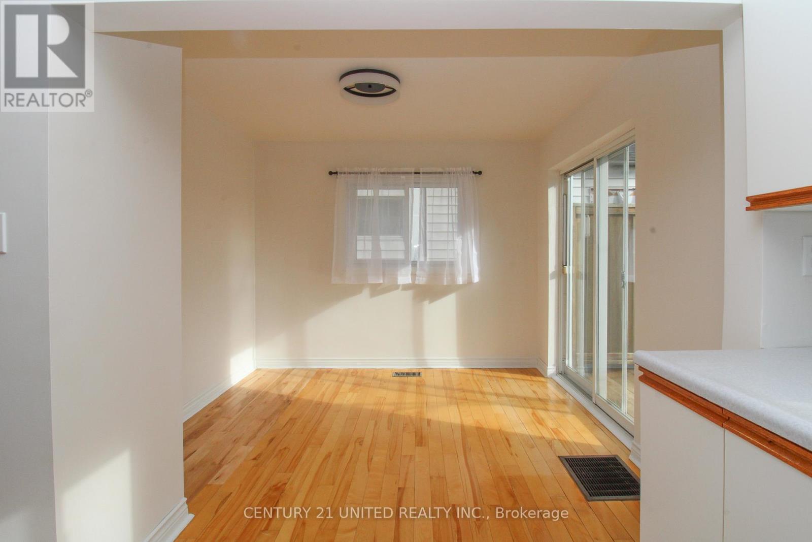 677 Orpington Road, Peterborough (Otonabee Ward 1), Ontario  K9J 4A5 - Photo 14 - X12748612