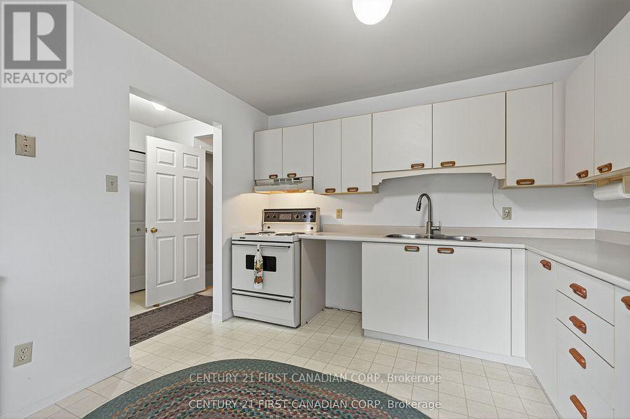 11 - 141 Condor Court, London East, Ontario  N5W 6A1 - Photo 9 - X12748544