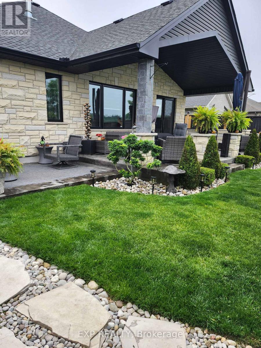 22 Oakmont Street, St. Thomas, Ontario  N5R 0G3 - Photo 13 - X12748572