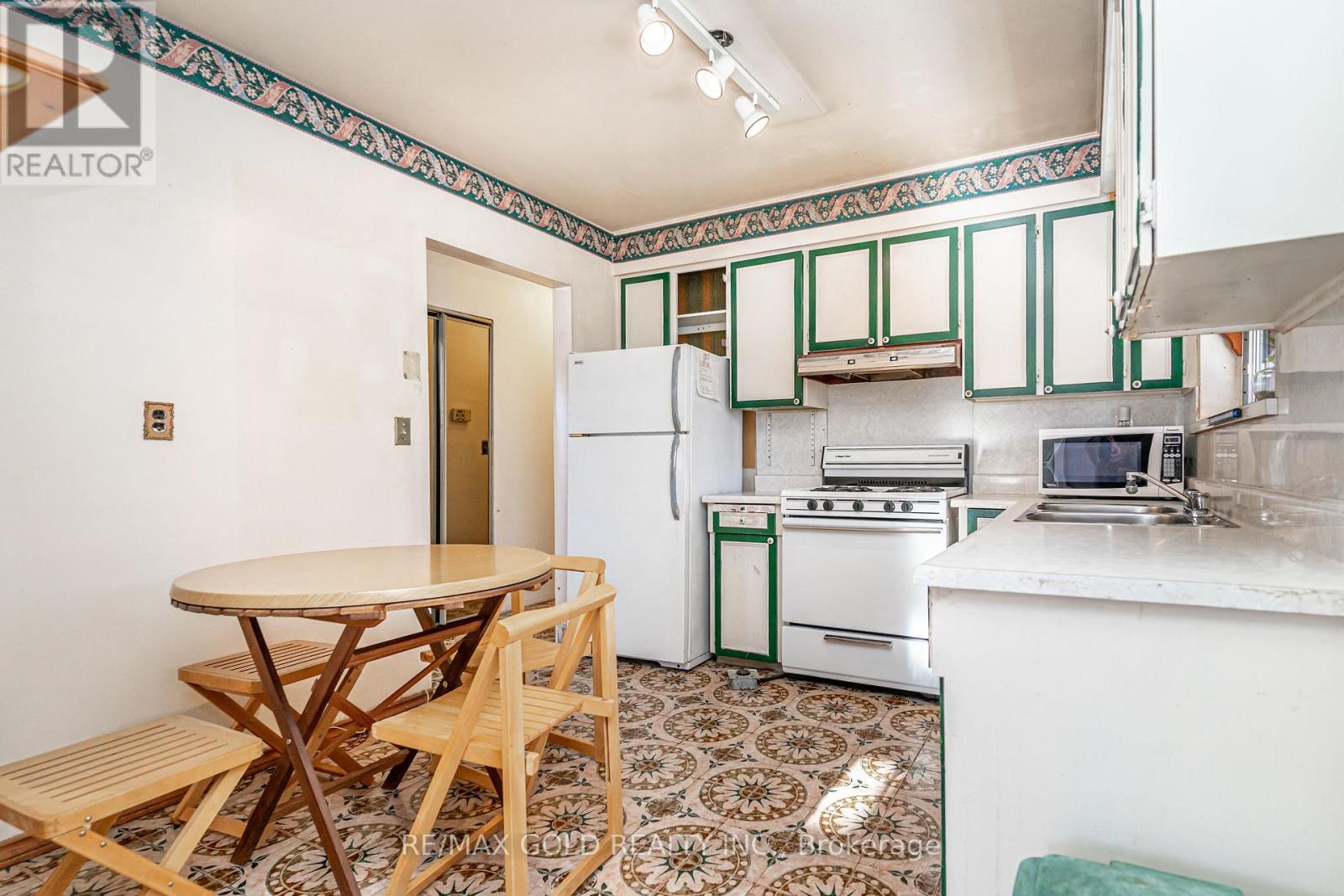 39 Epsom Downs Drive, Brampton (Southgate), Ontario  L6T 1Y8 - Photo 15 - W12747888