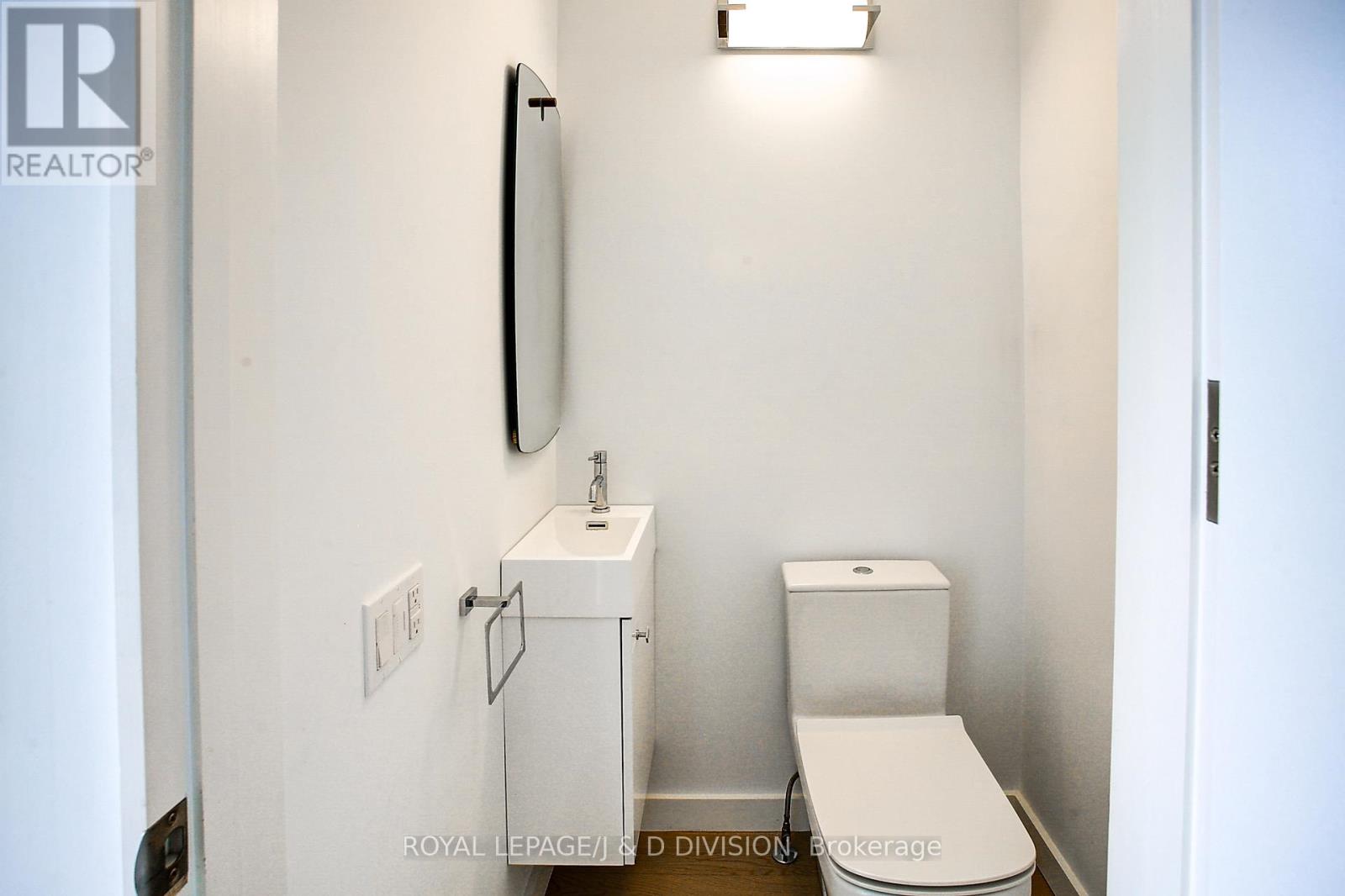 2 Crocker Avenue, Toronto, Ontario  M6J 1K5 - Photo 12 - C12748372