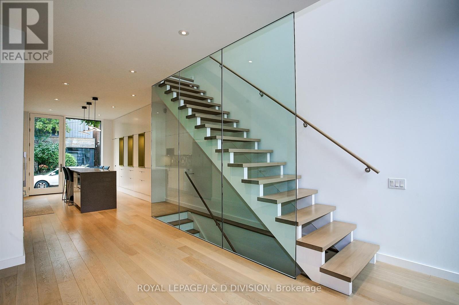 2 Crocker Avenue, Toronto, Ontario  M6J 1K5 - Photo 13 - C12748372