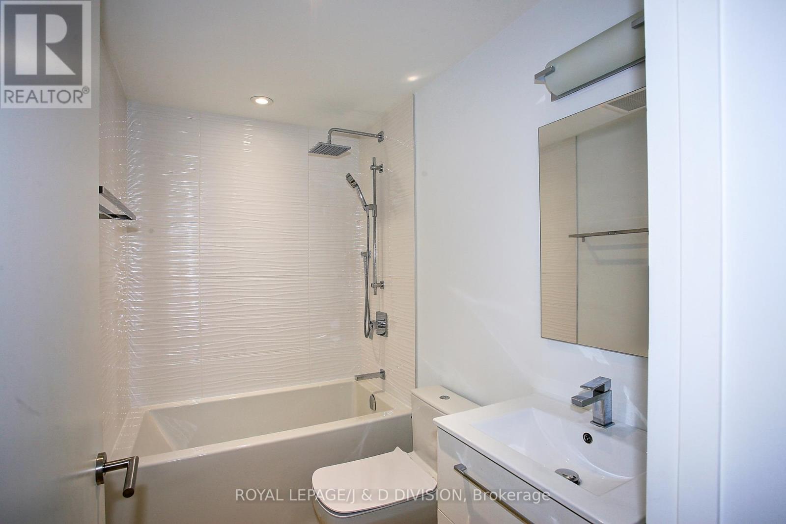 2 Crocker Avenue, Toronto, Ontario  M6J 1K5 - Photo 24 - C12748372