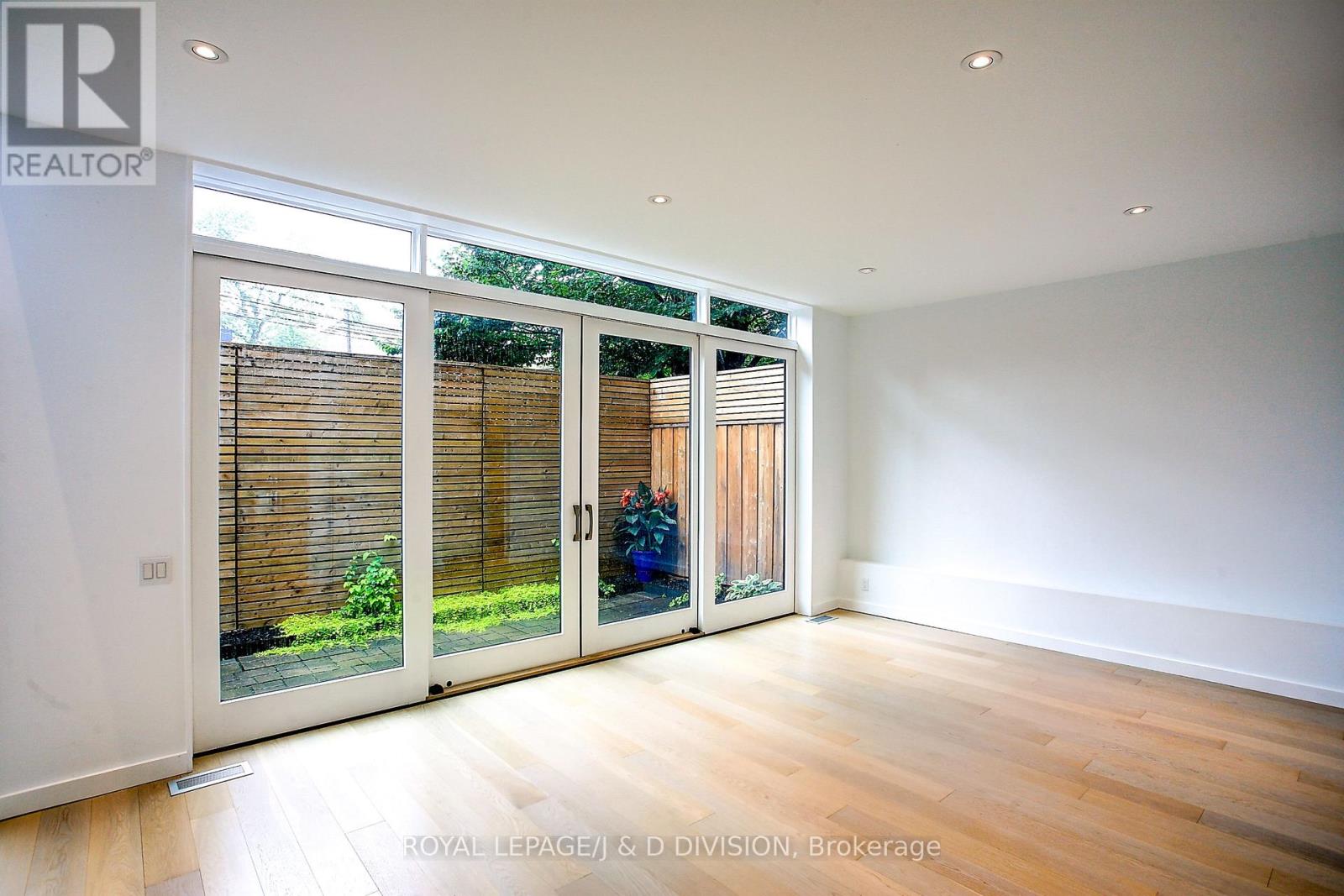 2 Crocker Avenue, Toronto, Ontario  M6J 1K5 - Photo 8 - C12748372