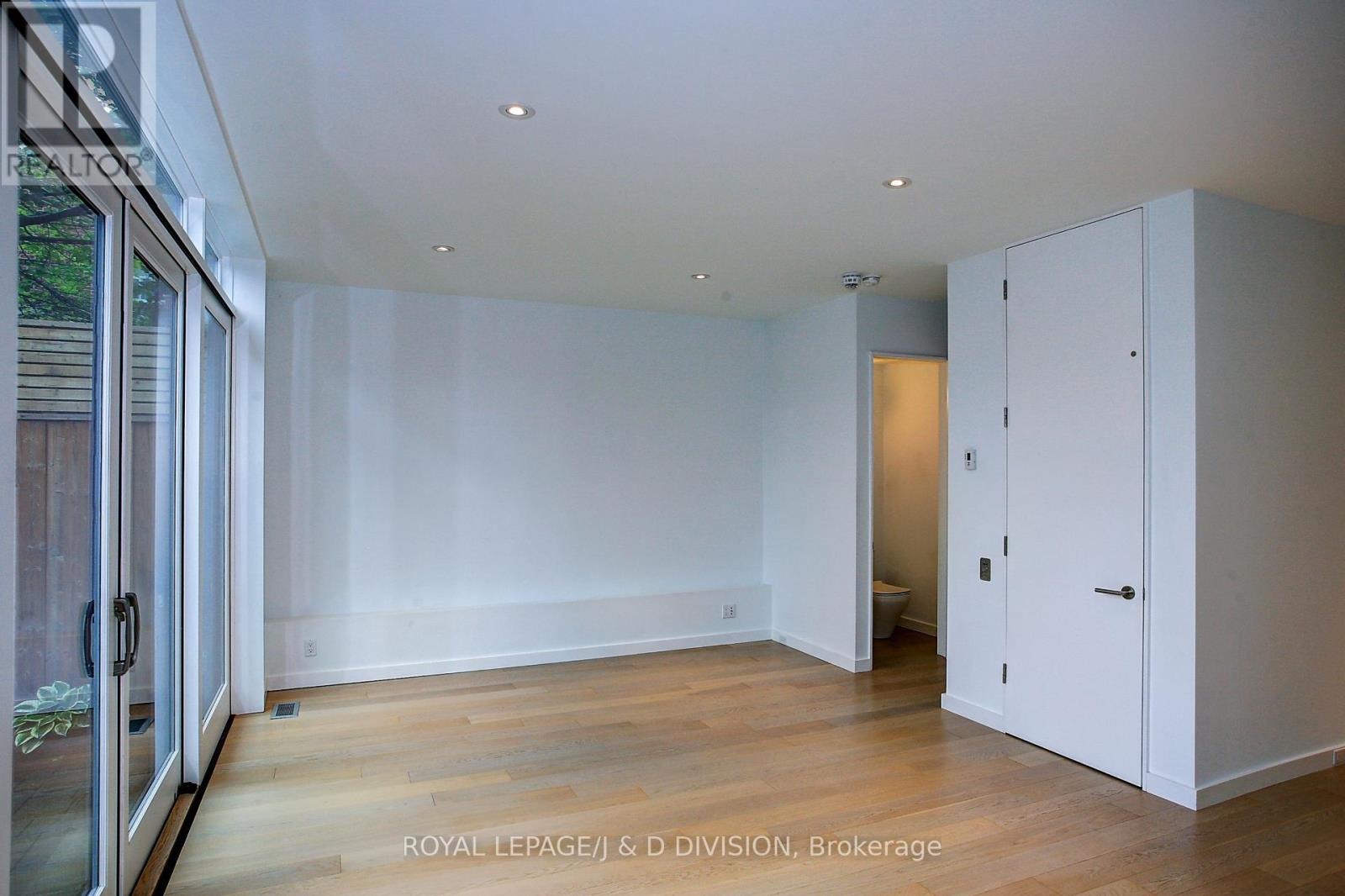 2 Crocker Avenue, Toronto, Ontario  M6J 1K5 - Photo 9 - C12748372