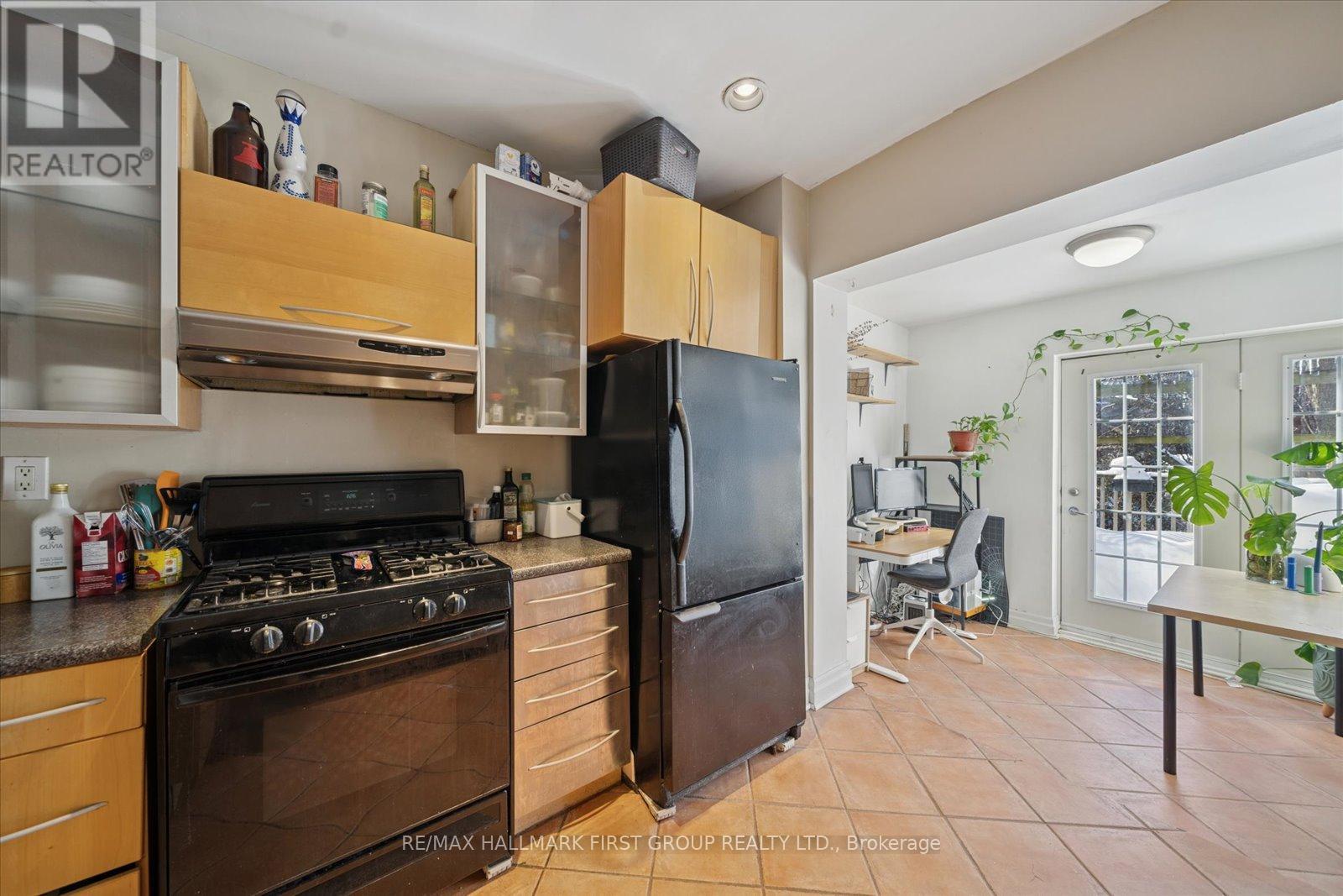 246 Montrose Avenue, Toronto, Ontario  M6G 3G7 - Photo 13 - C12748386