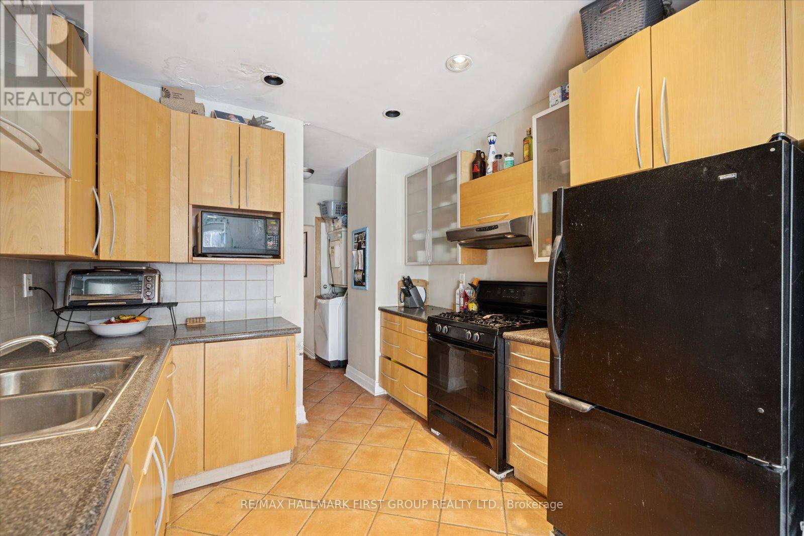 246 Montrose Avenue, Toronto, Ontario  M6G 3G7 - Photo 15 - C12748386