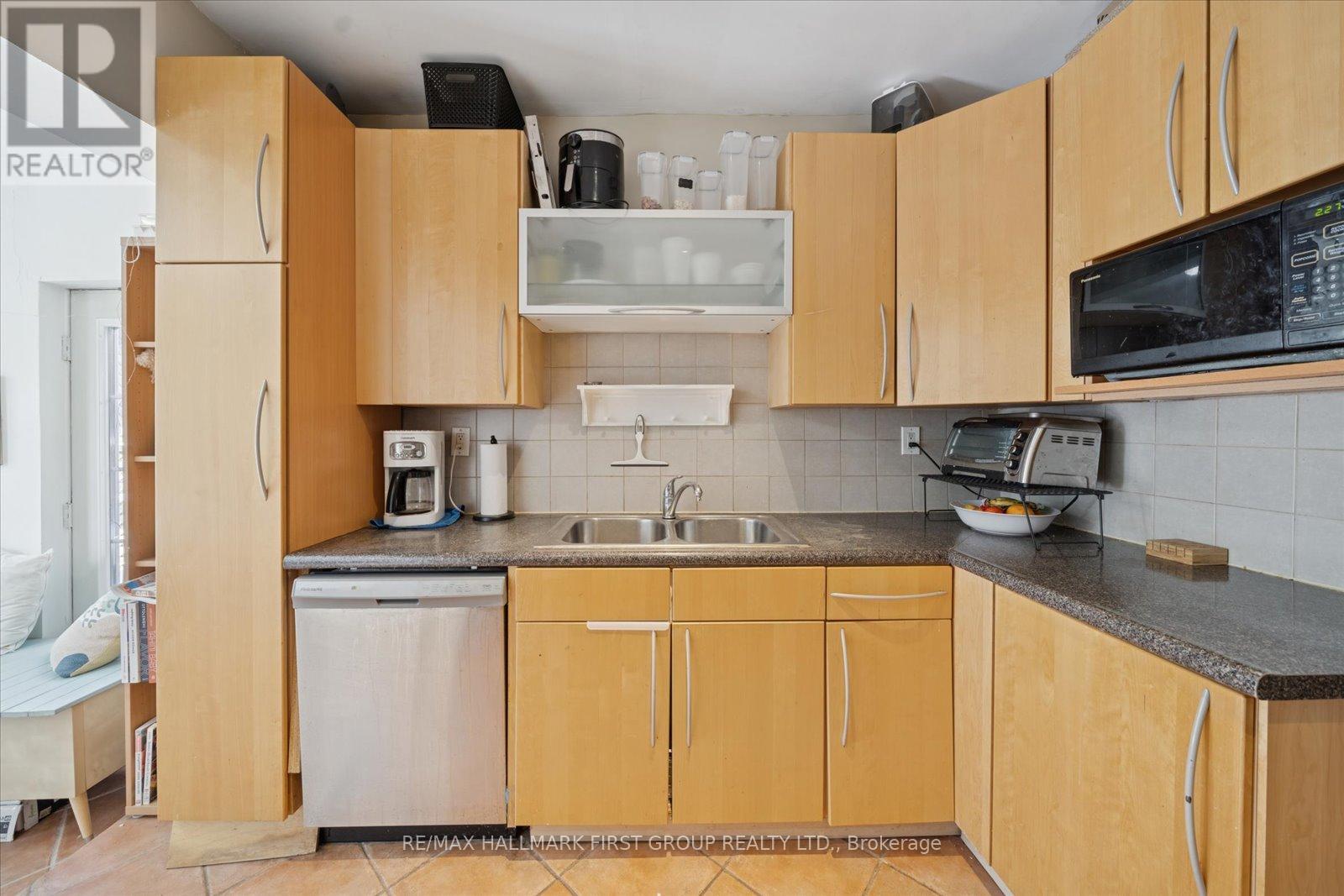 246 Montrose Avenue, Toronto, Ontario  M6G 3G7 - Photo 17 - C12748386