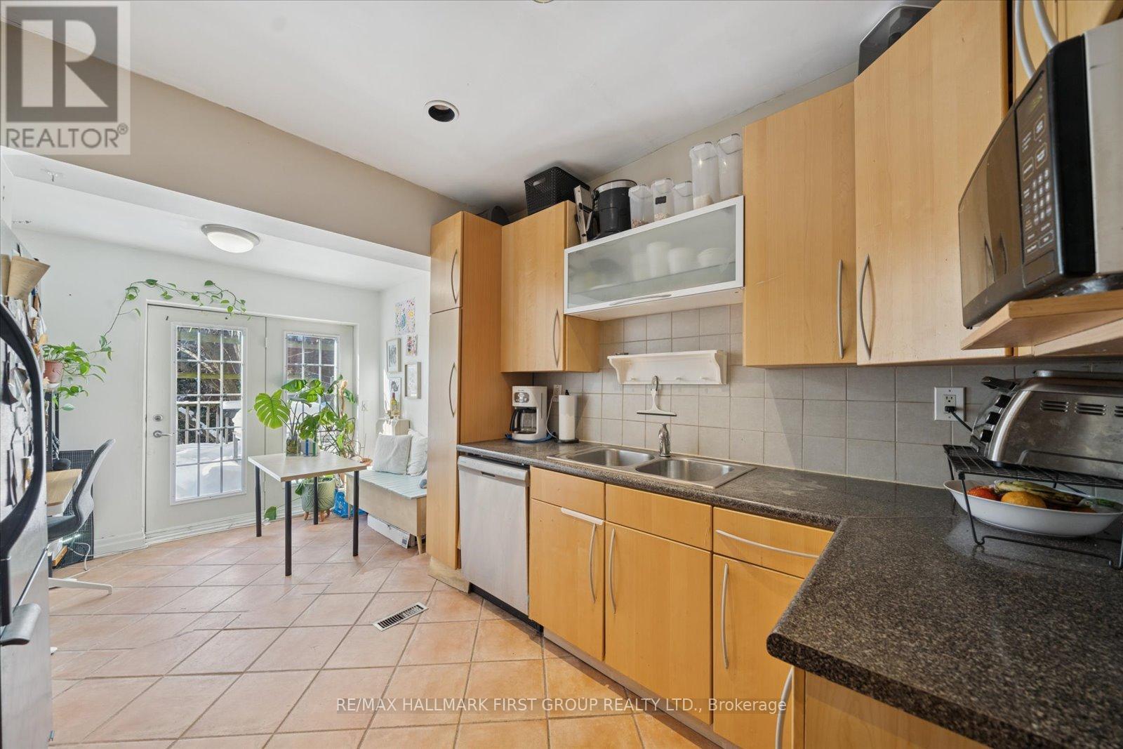 246 Montrose Avenue, Toronto, Ontario  M6G 3G7 - Photo 18 - C12748386