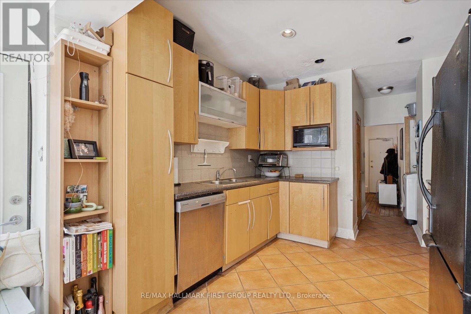 246 Montrose Avenue, Toronto, Ontario  M6G 3G7 - Photo 19 - C12748386