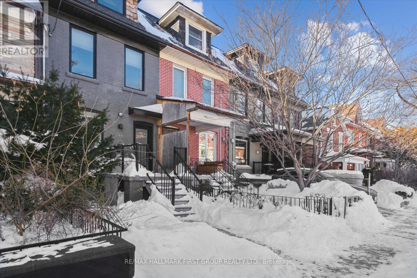 246 Montrose Avenue, Toronto, Ontario  M6G 3G7 - Photo 2 - C12748386