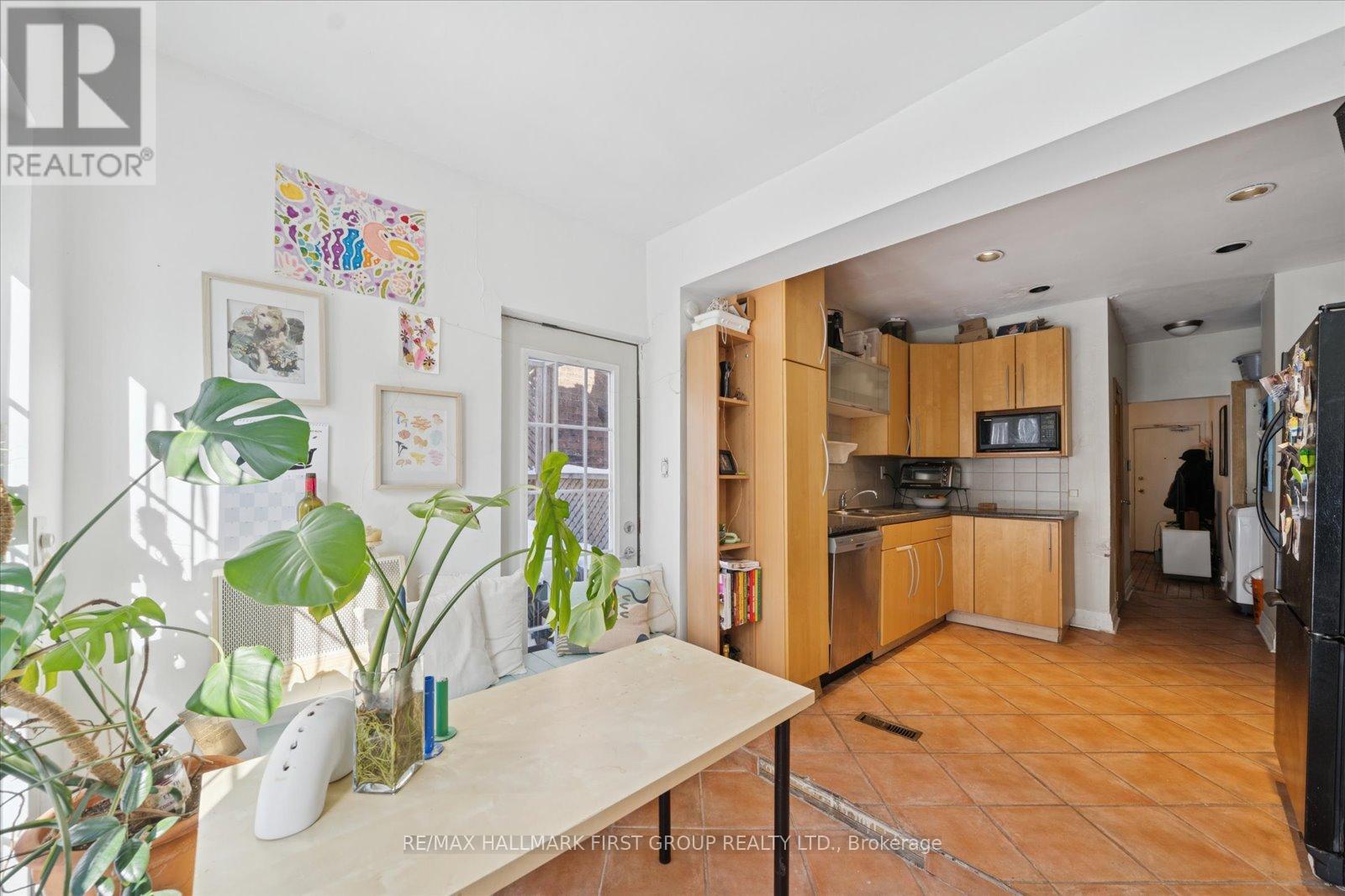 246 Montrose Avenue, Toronto, Ontario  M6G 3G7 - Photo 24 - C12748386