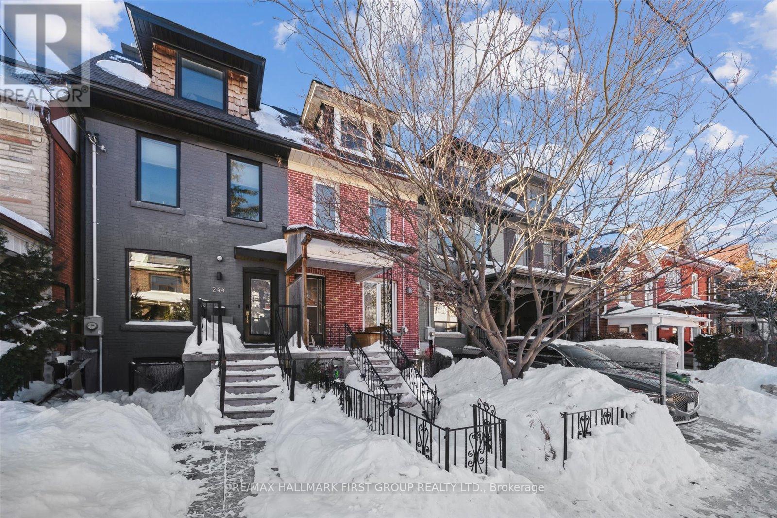 246 Montrose Avenue, Toronto, Ontario  M6G 3G7 - Photo 3 - C12748386