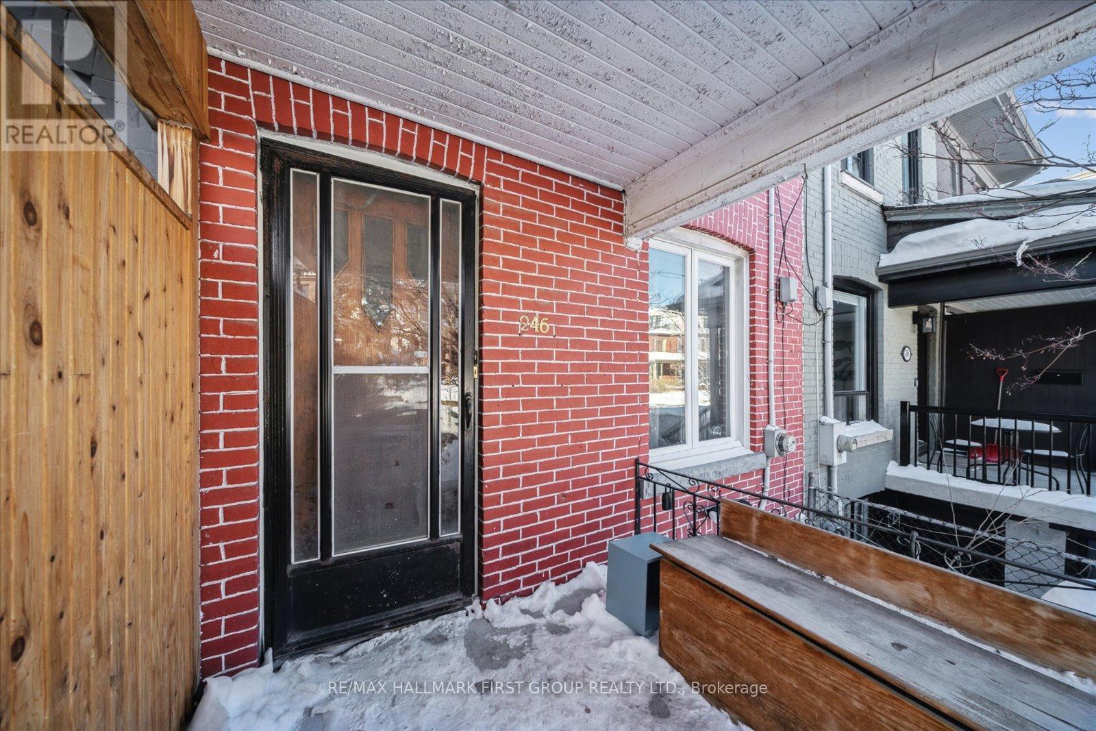 246 Montrose Avenue, Toronto, Ontario  M6G 3G7 - Photo 5 - C12748386