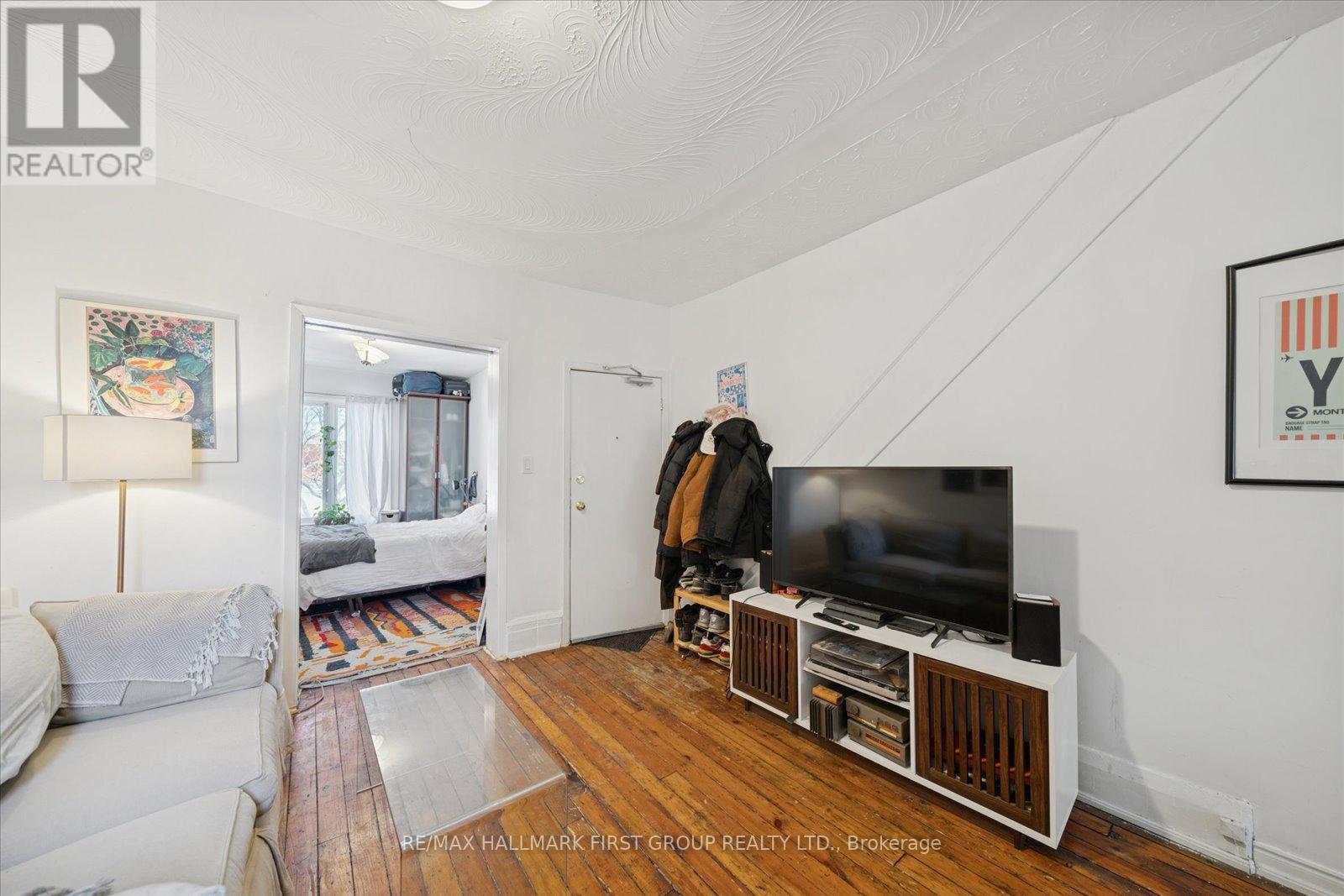 246 Montrose Avenue, Toronto, Ontario  M6G 3G7 - Photo 8 - C12748386