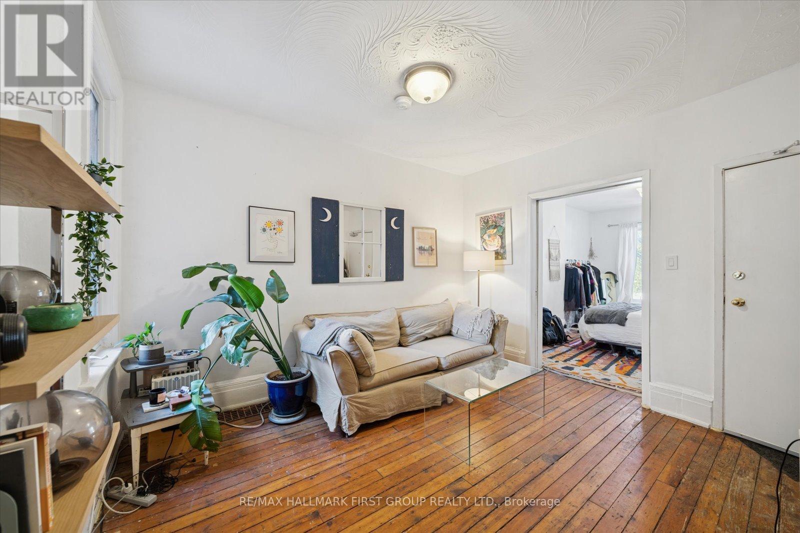 246 Montrose Avenue, Toronto, Ontario  M6G 3G7 - Photo 9 - C12748386