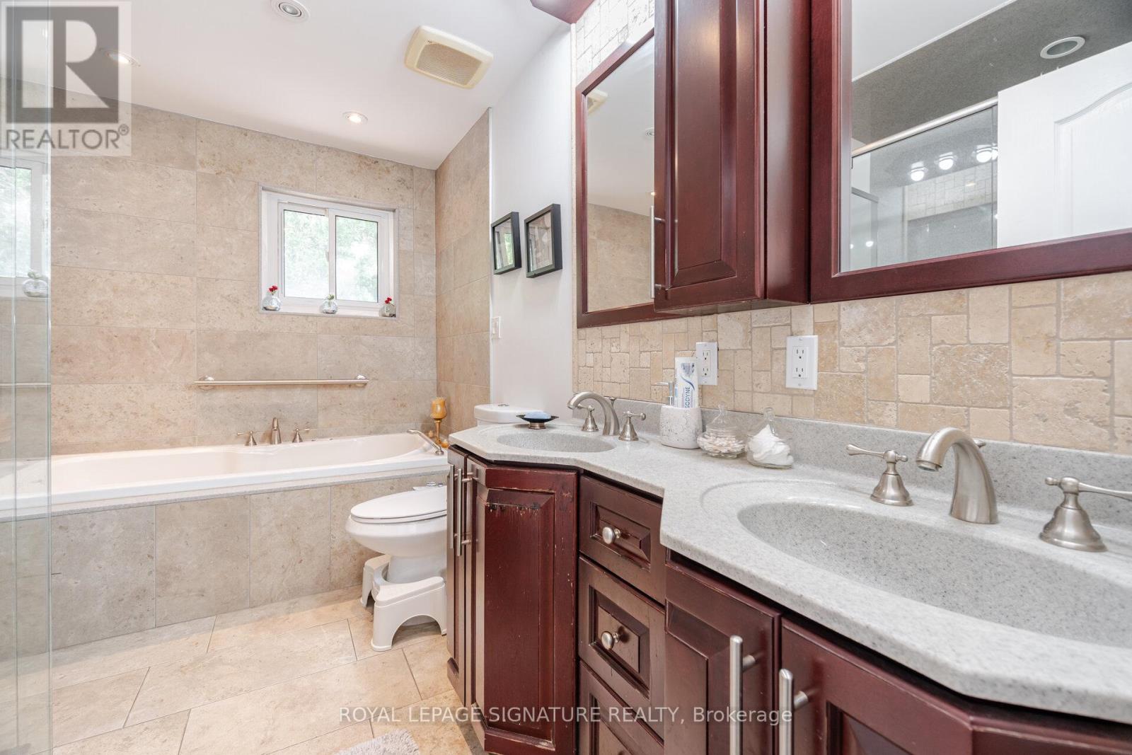 574 Antigua Crescent, Oshawa, Ontario  L1J 6B4 - Photo 24 - E12748416