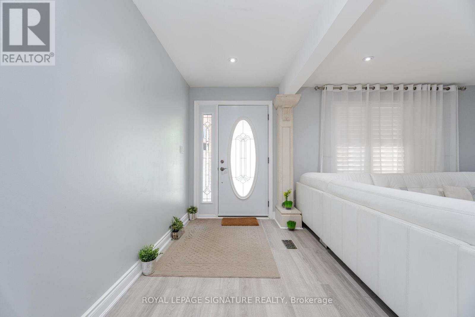 574 Antigua Crescent, Oshawa, Ontario  L1J 6B4 - Photo 6 - E12748416