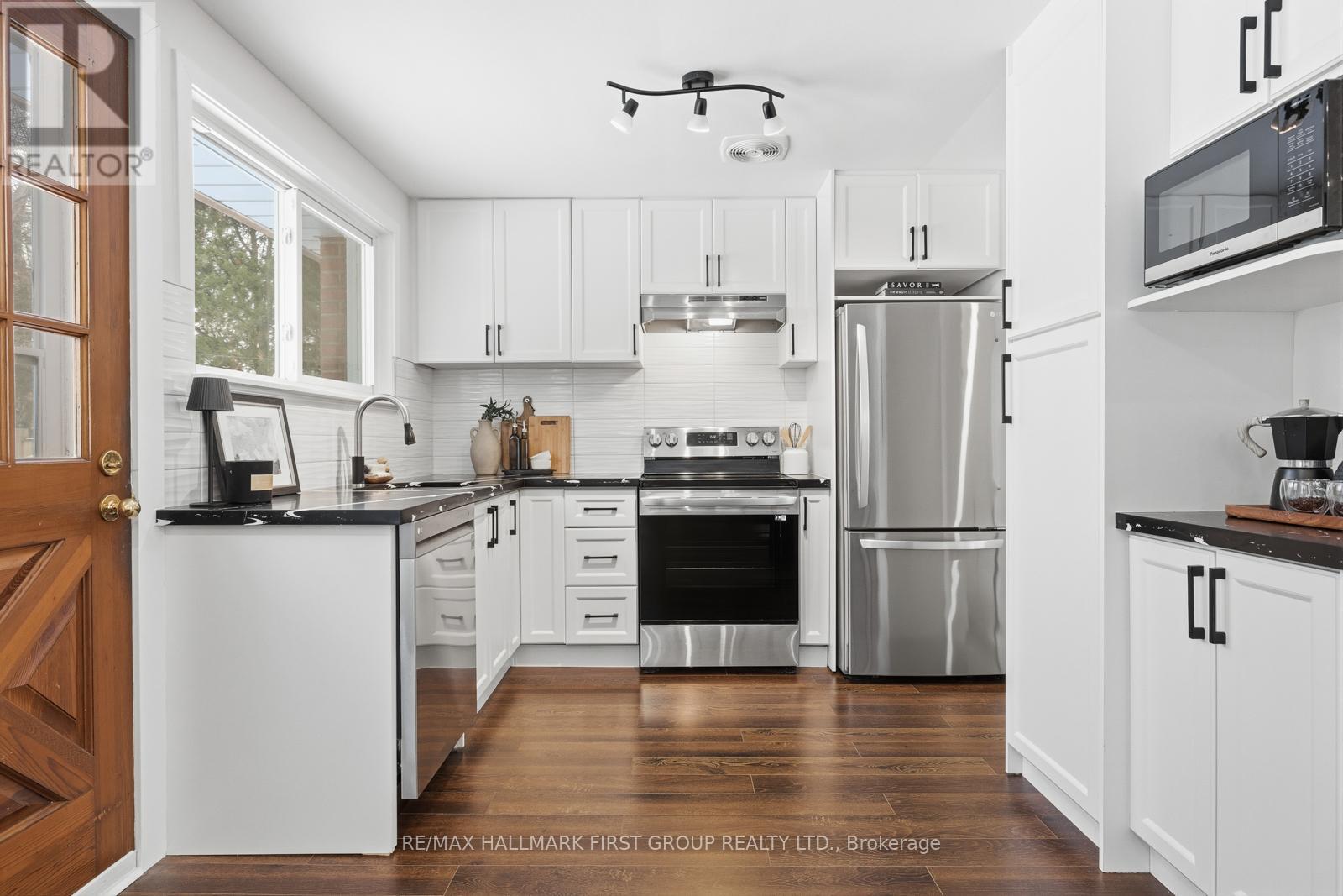 916 Greenwood Crescent, Whitby (Downtown Whitby), Ontario  L1N 1C8 - Photo 6 - E12748446