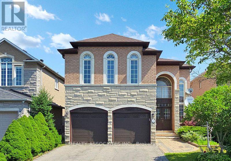 2 LORD NELSON COURT, Richmond Hill, Ontario