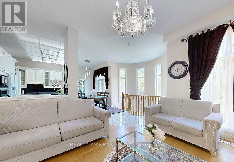 2 Lord Nelson Court, Richmond Hill, Ontario  L4S 1Y1 - Photo 6 - N12748504