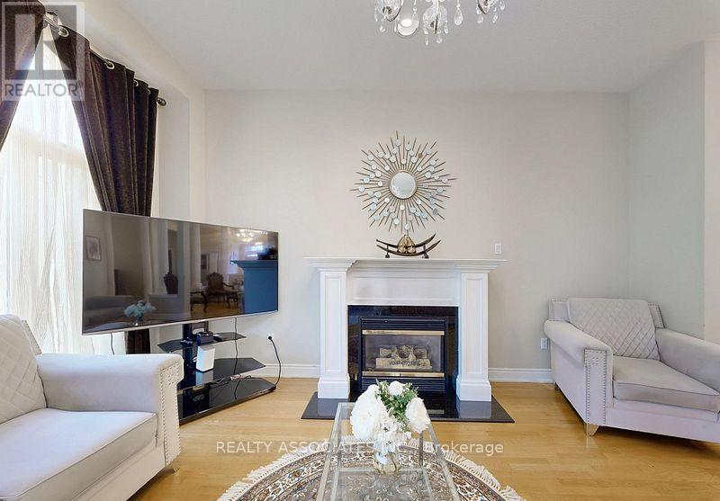 2 Lord Nelson Court, Richmond Hill, Ontario  L4S 1Y1 - Photo 7 - N12748504