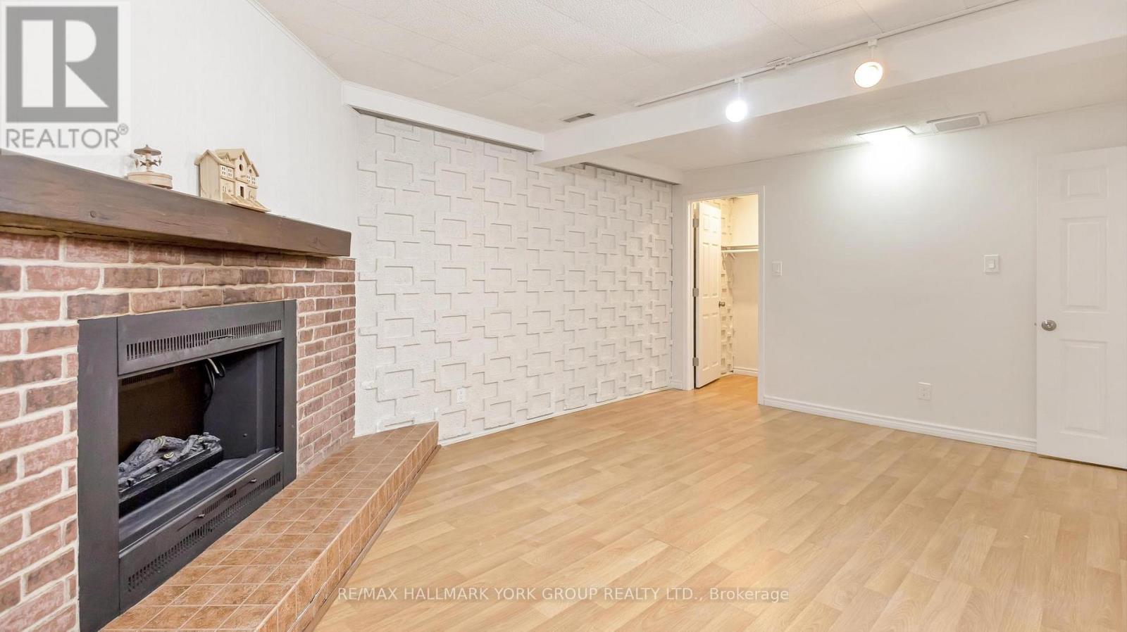 (Basement) - 15 Banff Drive, Aurora, Ontario  L4G 3E3 - Photo 11 - N12748576