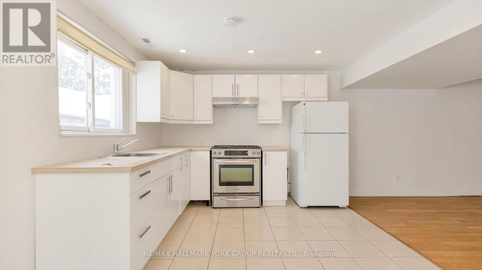 (Basement) - 15 Banff Drive, Aurora, Ontario  L4G 3E3 - Photo 17 - N12748576