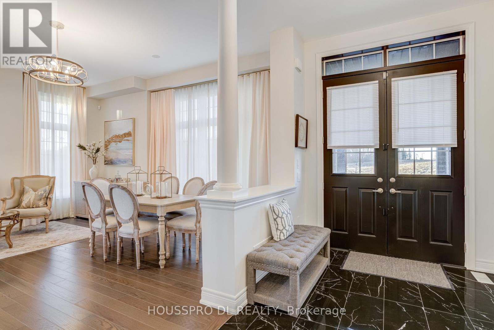 136 Carriage Shop Bend, East Gwillimbury, Ontario  L9N 0Y3 - Photo 6 - N12748582