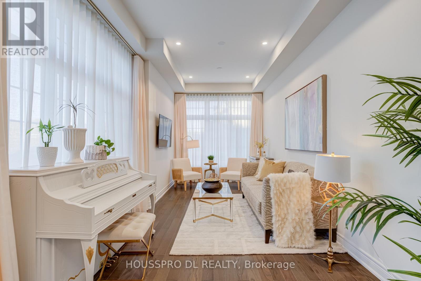 136 Carriage Shop Bend, East Gwillimbury, Ontario  L9N 0Y3 - Photo 7 - N12748582