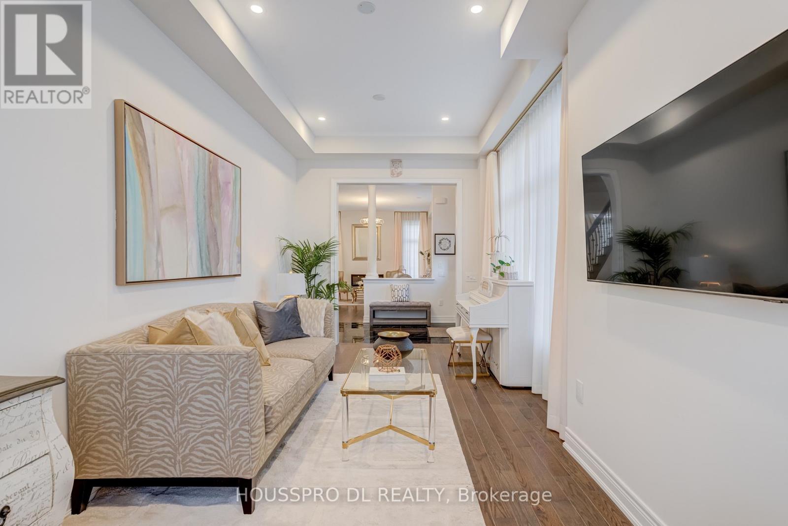 136 Carriage Shop Bend, East Gwillimbury, Ontario  L9N 0Y3 - Photo 8 - N12748582