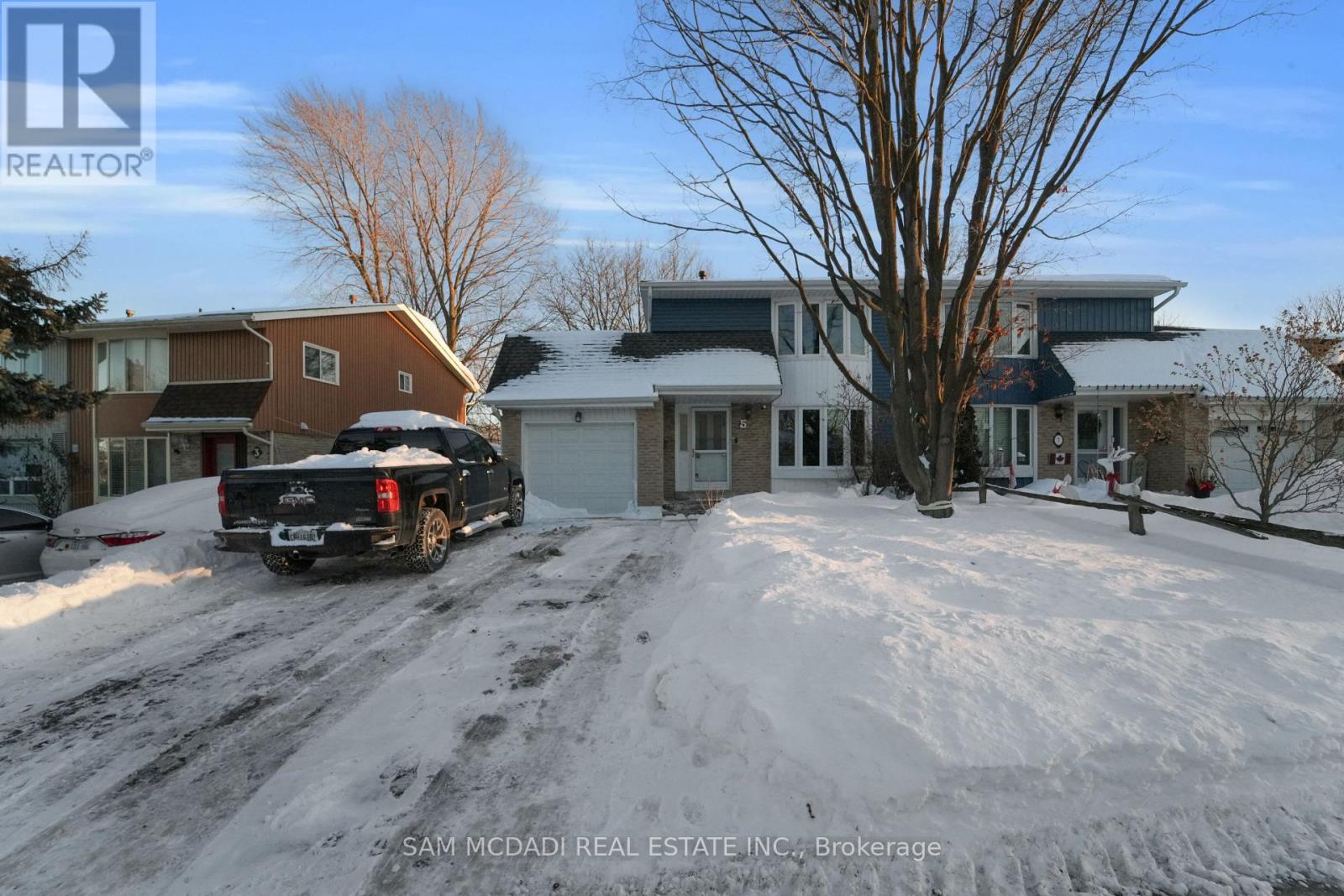 5 Bow River Crescent S, Mississauga, Ontario  L5N 1J1 - Photo 2 - W12748356