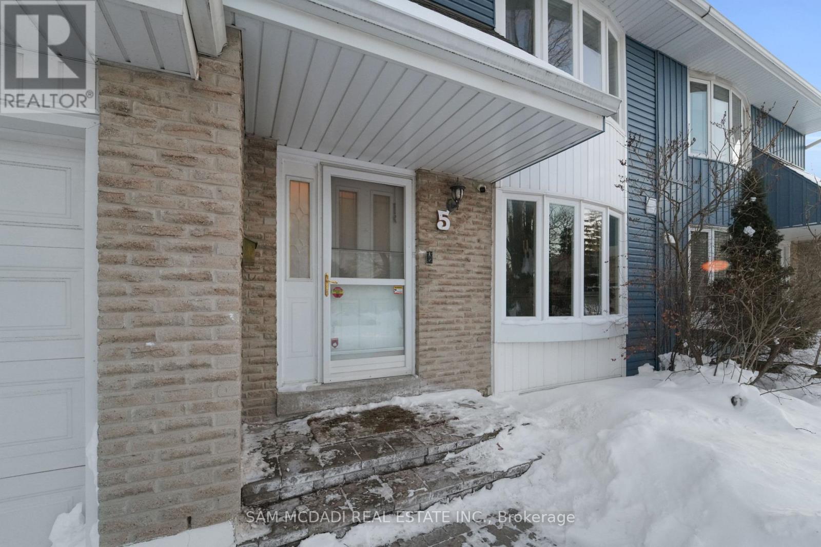 5 Bow River Crescent S, Mississauga, Ontario  L5N 1J1 - Photo 3 - W12748356