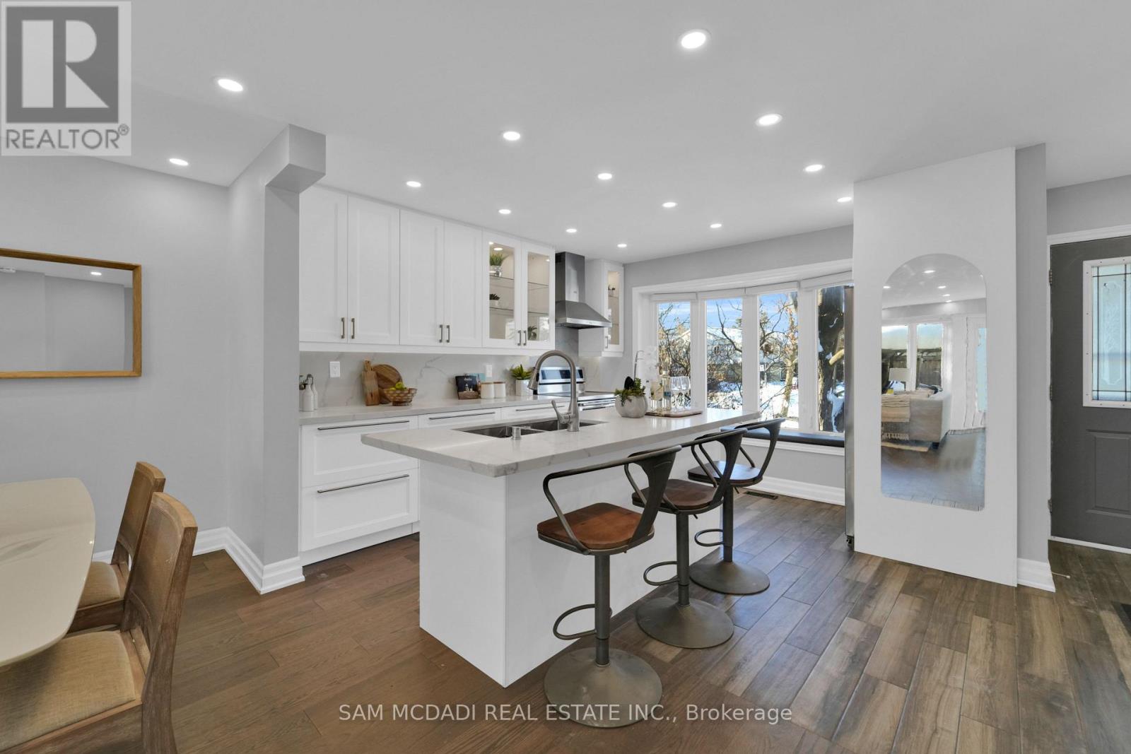 5 Bow River Crescent S, Mississauga, Ontario  L5N 1J1 - Photo 7 - W12748356