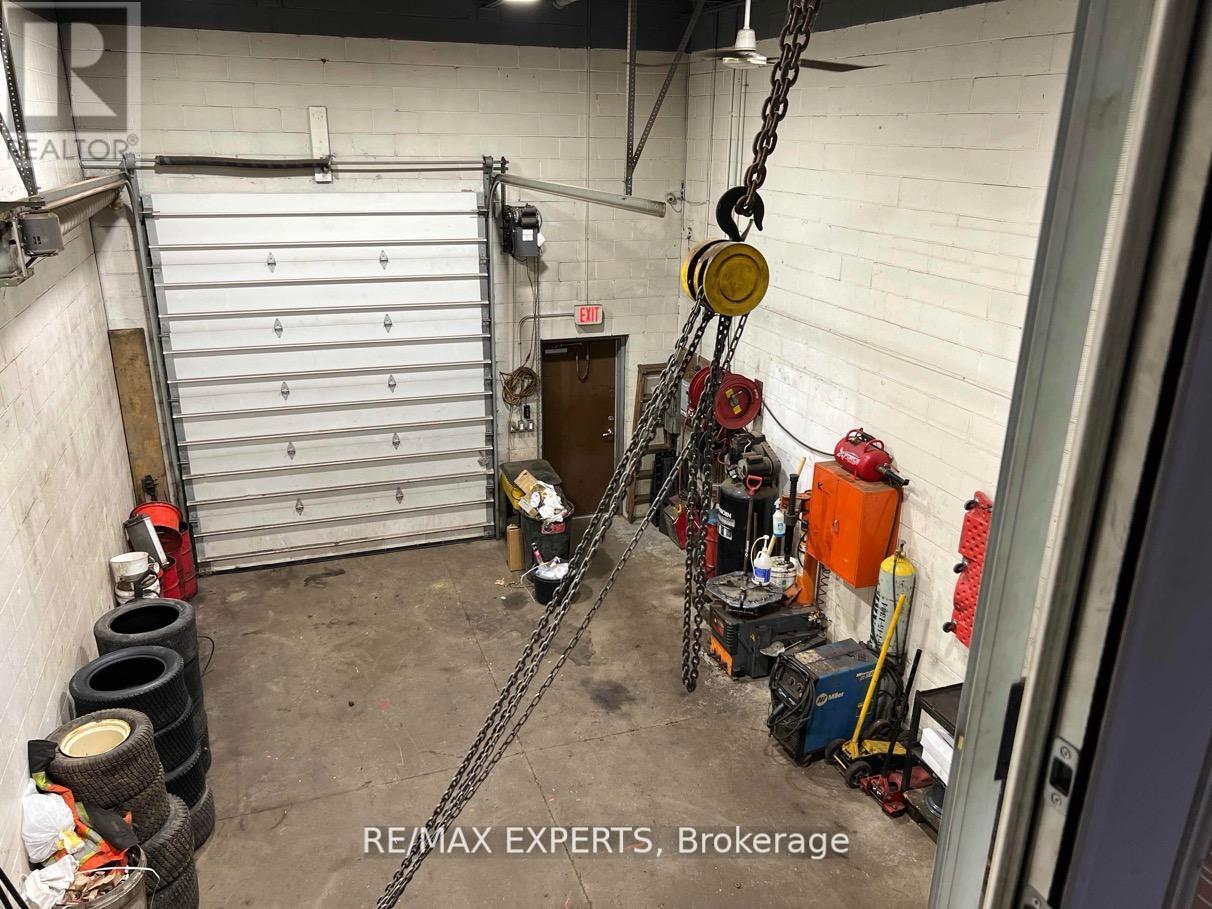 2 - 1 Delta Park Boulevard, Brampton, Ontario  L6T 5G1 - Photo 9 - W12748378