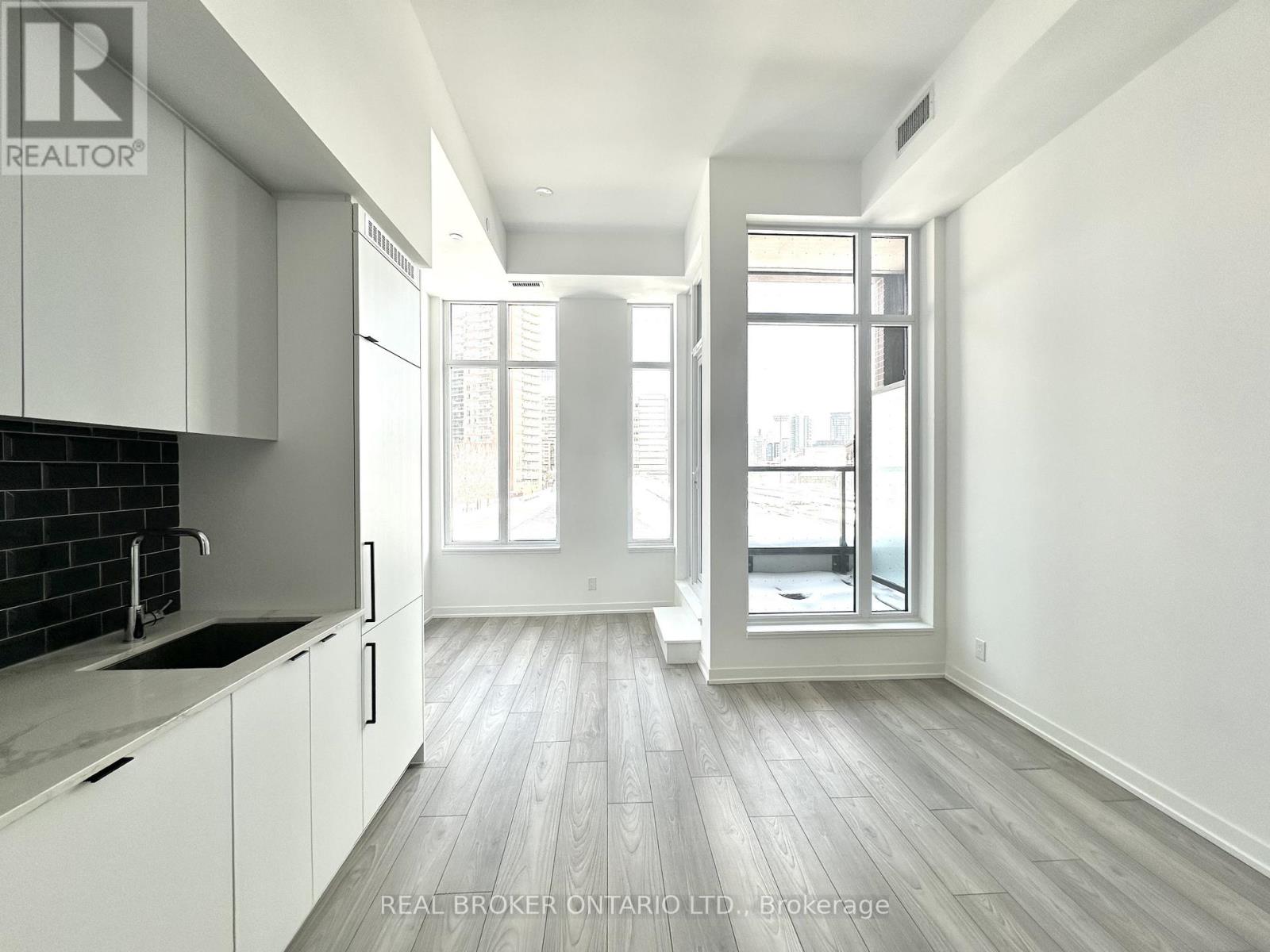 205 - 285 Dufferin Street, Toronto, Ontario  M6K 0J2 - Photo 13 - W12748424