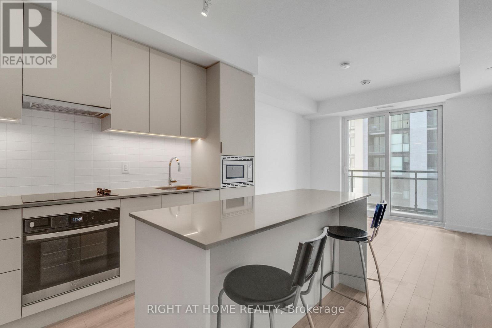 902 - 3071 TRAFALGAR ROAD, Oakville, Ontario