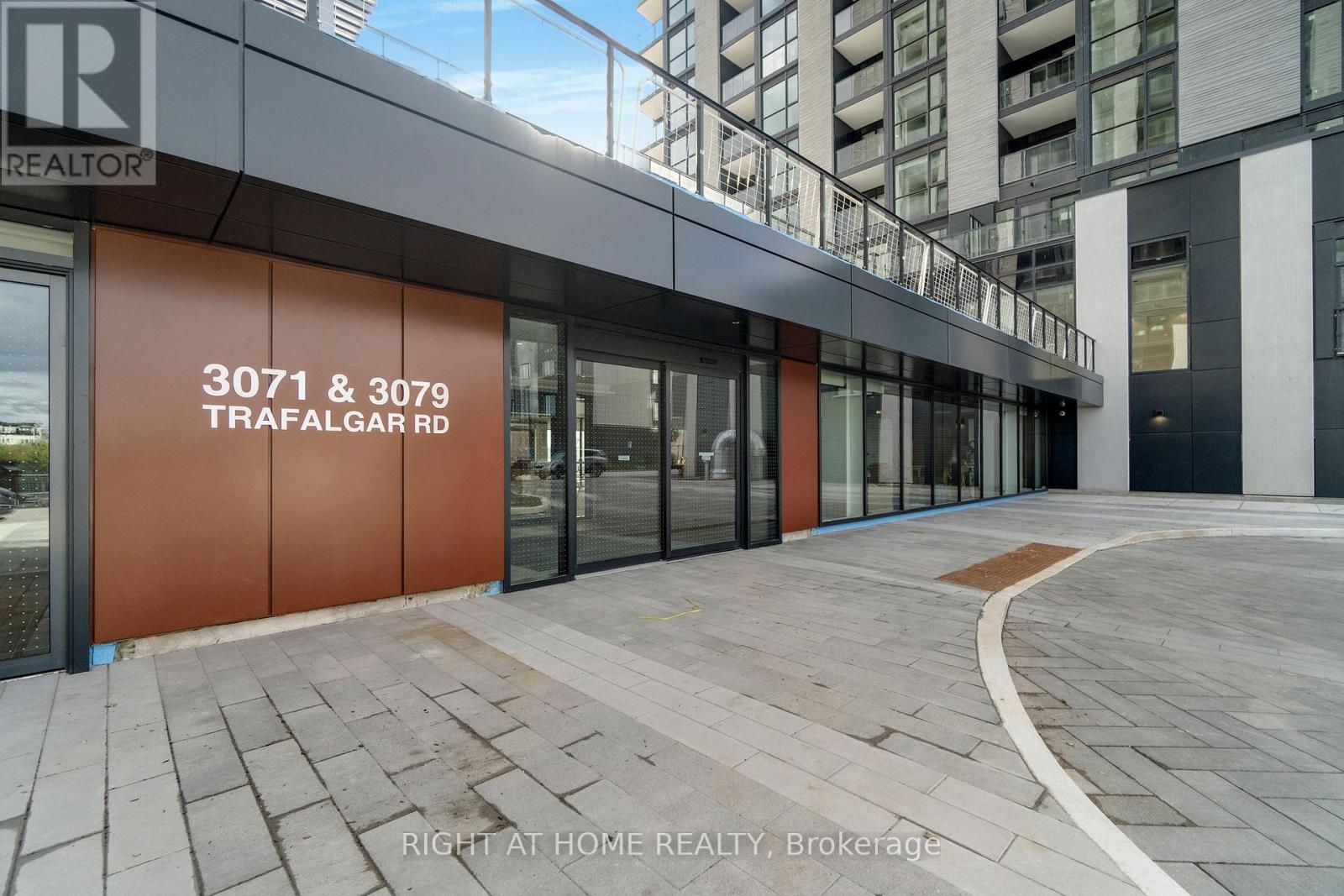 902 - 3071 Trafalgar Road, Oakville, Ontario  L6H 8C6 - Photo 4 - W12748458