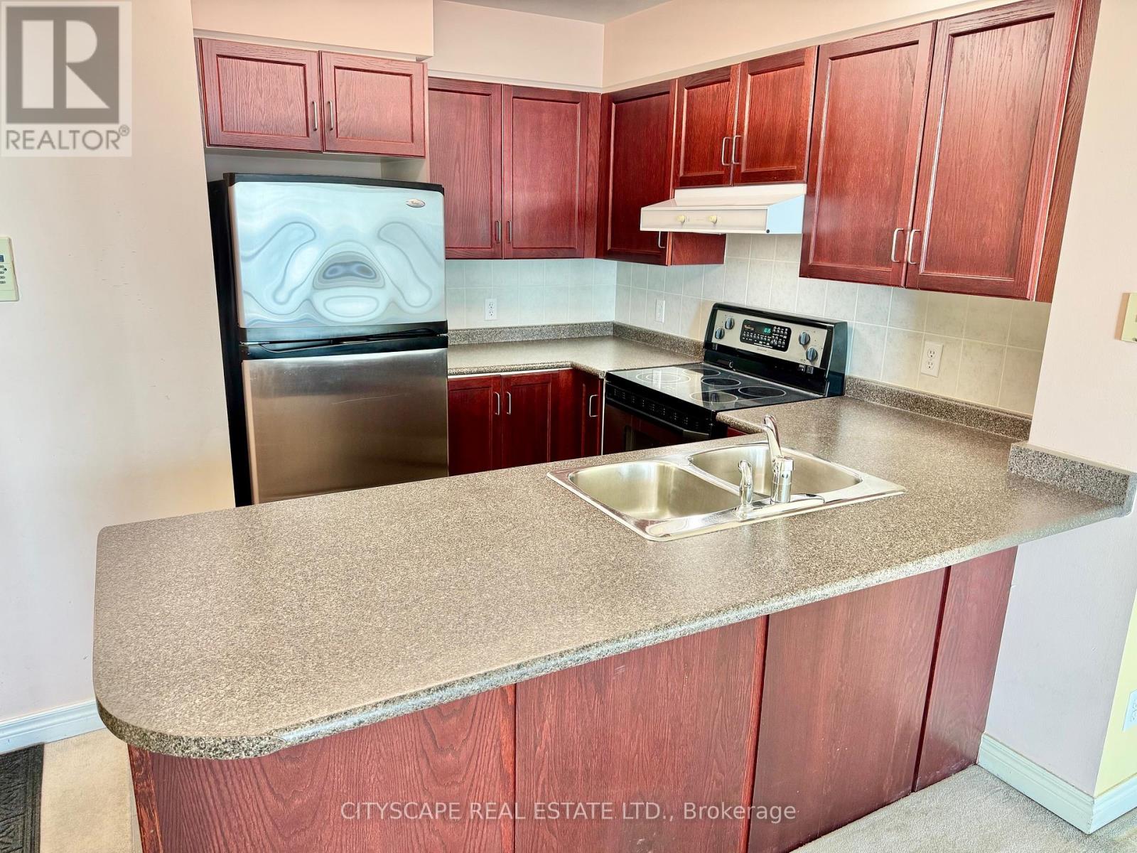 156 Enfield Place, Mississauga, Ontario  L5B 4L8 - Photo 6 - W12748498