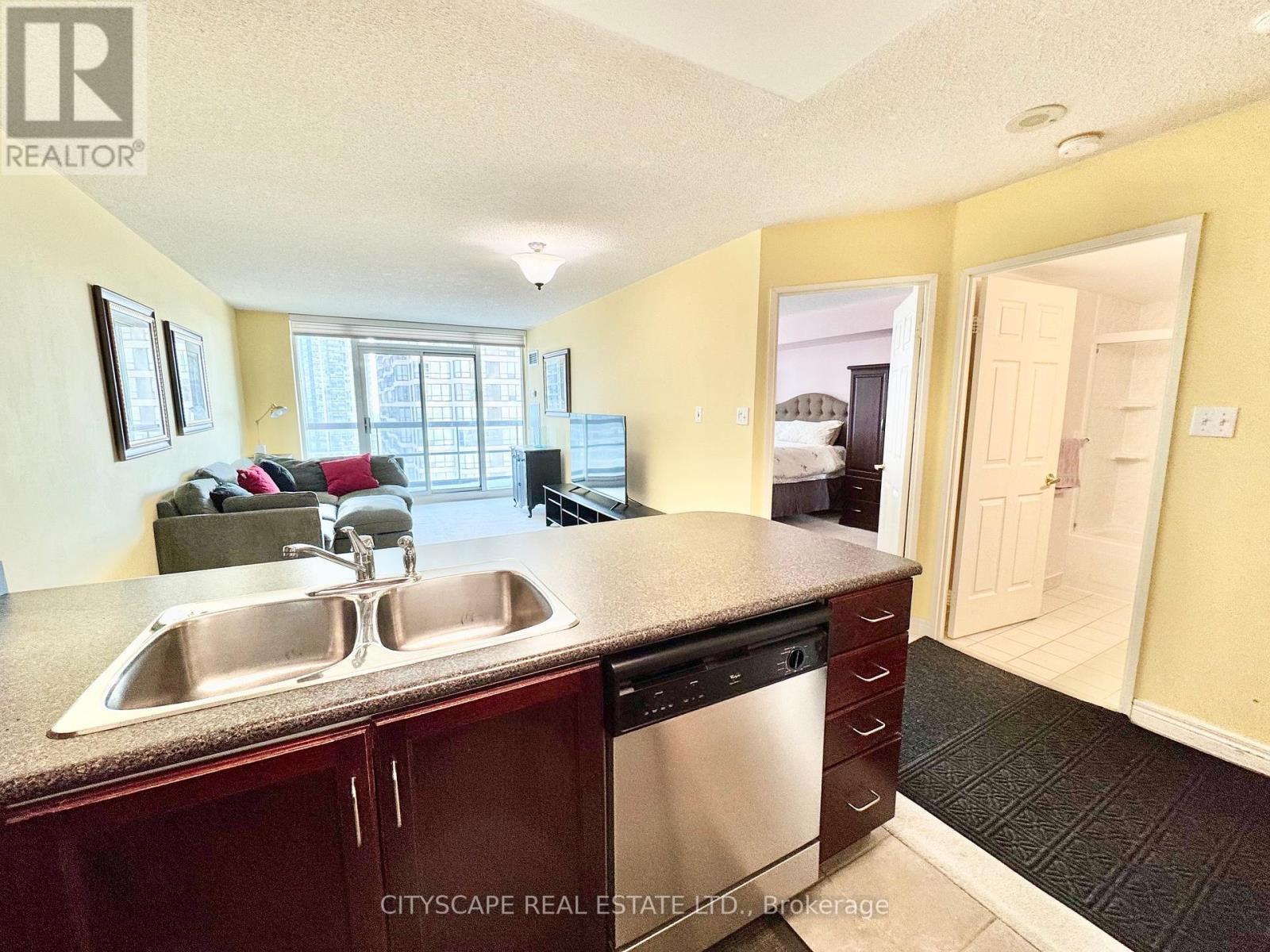 156 Enfield Place, Mississauga, Ontario  L5B 4L8 - Photo 8 - W12748498