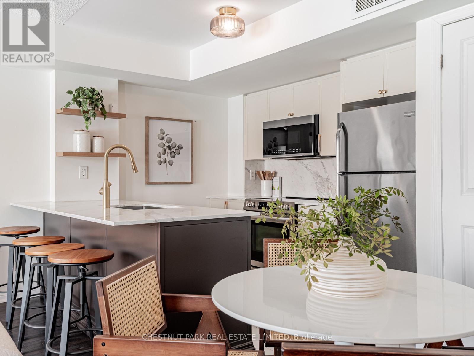 202 - 16 Foundry Avenue, Toronto, Ontario  M6H 0A9 - Photo 2 - W12748510