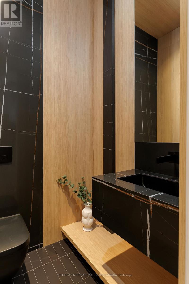 30 Orchard Crescent, Toronto, Ontario  M8Z 3E1 - Photo 11 - W12748540