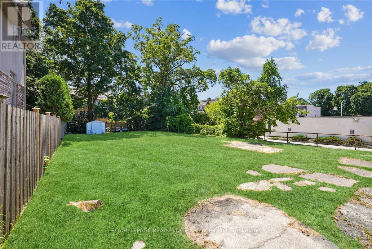 86 Kerr Street, Oakville, Ontario  L6K 3A3 - Photo 13 - W12748542