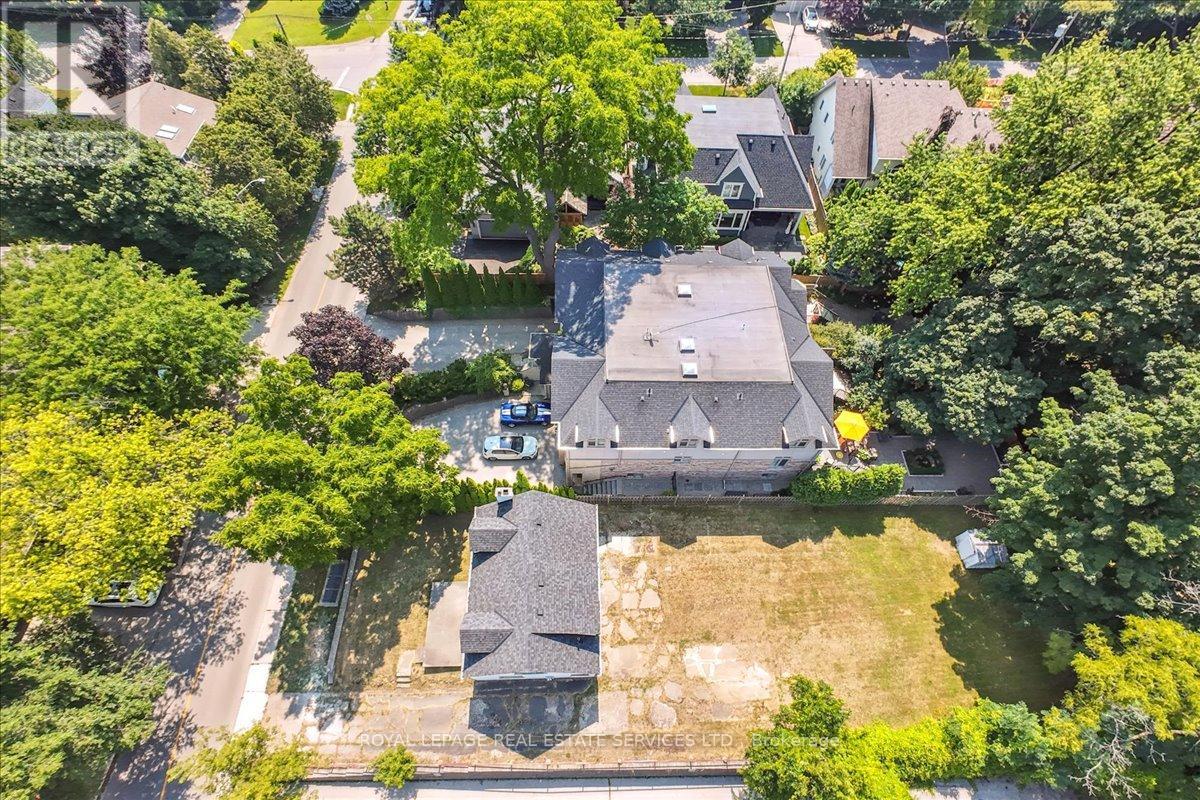 86 Kerr Street, Oakville, Ontario  L6K 3A3 - Photo 8 - W12748542