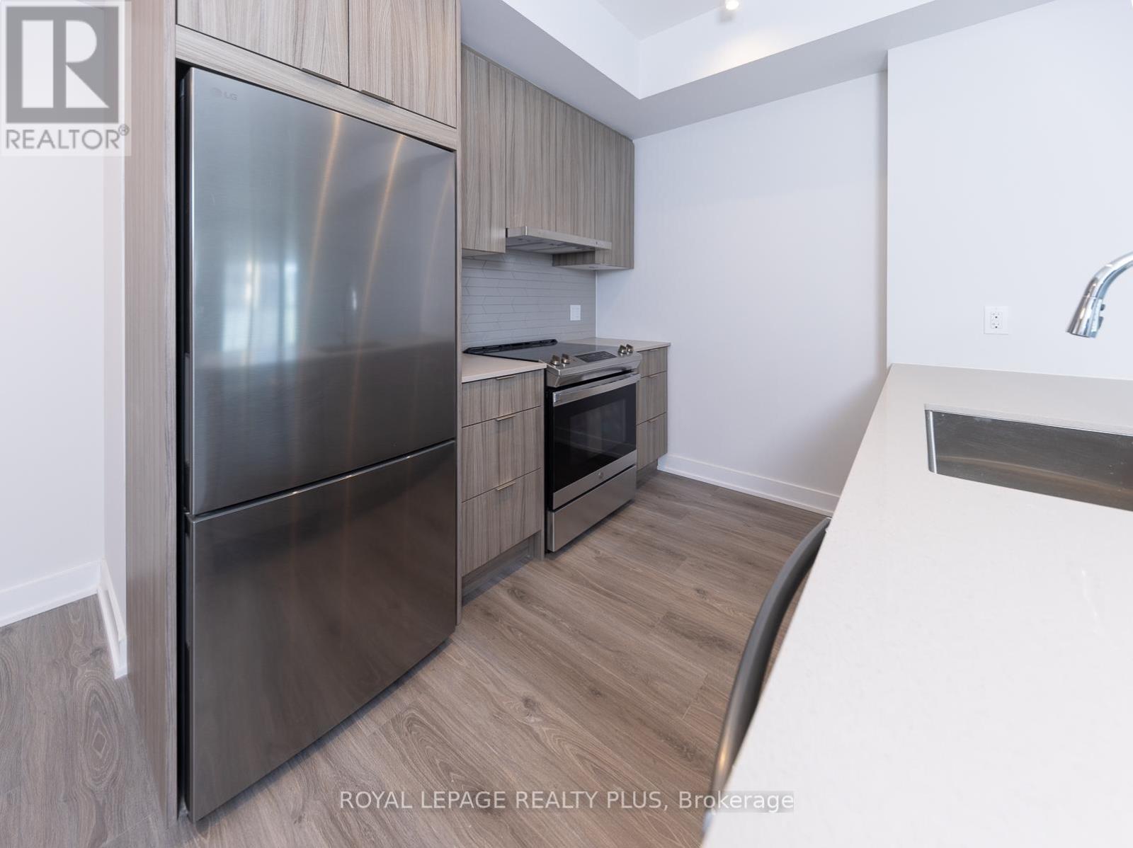 1710 - 430 Square One Drive, Mississauga, Ontario  L5B 0L6 - Photo 12 - W12748550