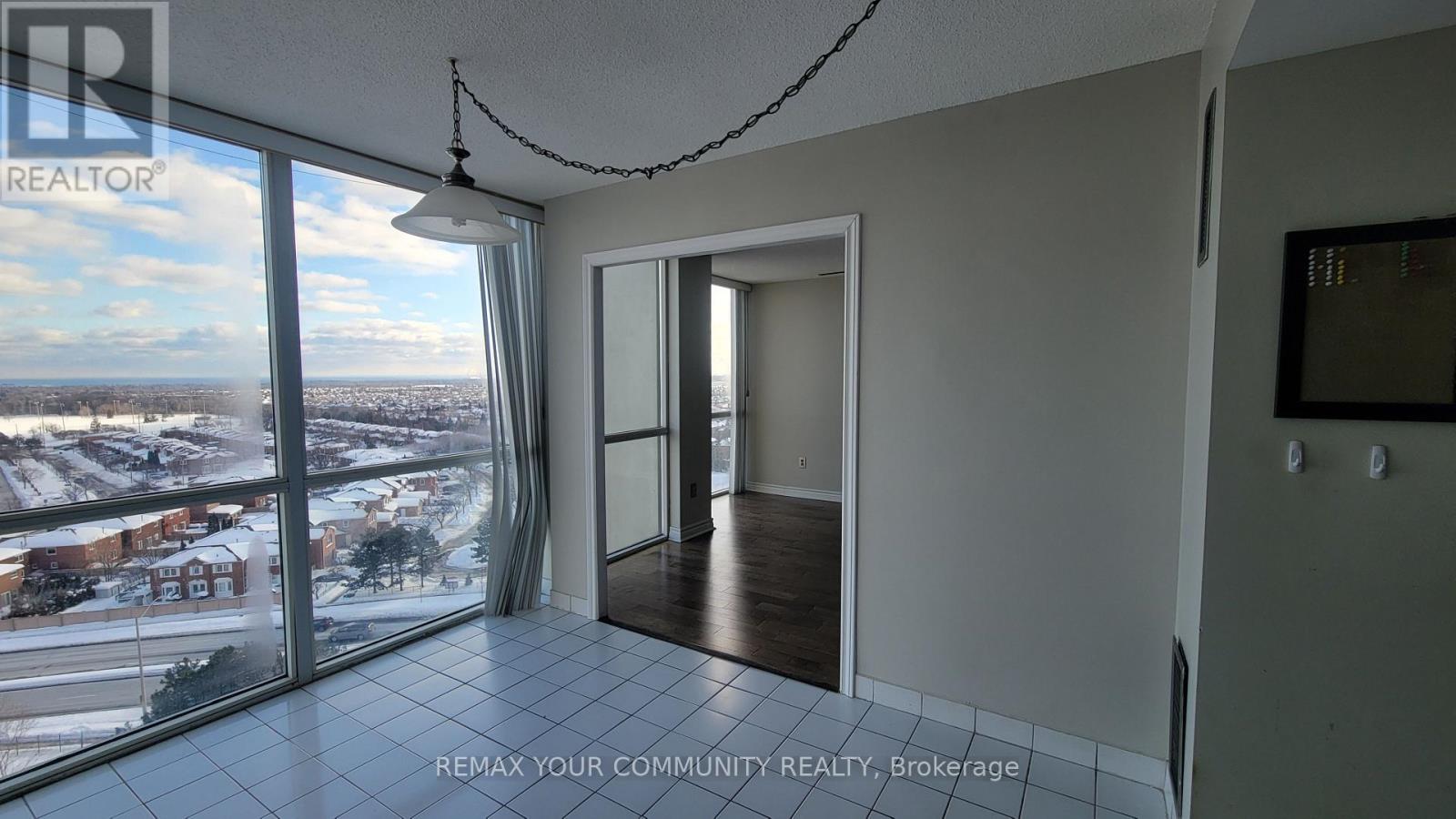 1208 - 350 Webb Drive, Mississauga, Ontario  L5B 3W4 - Photo 5 - W12748574