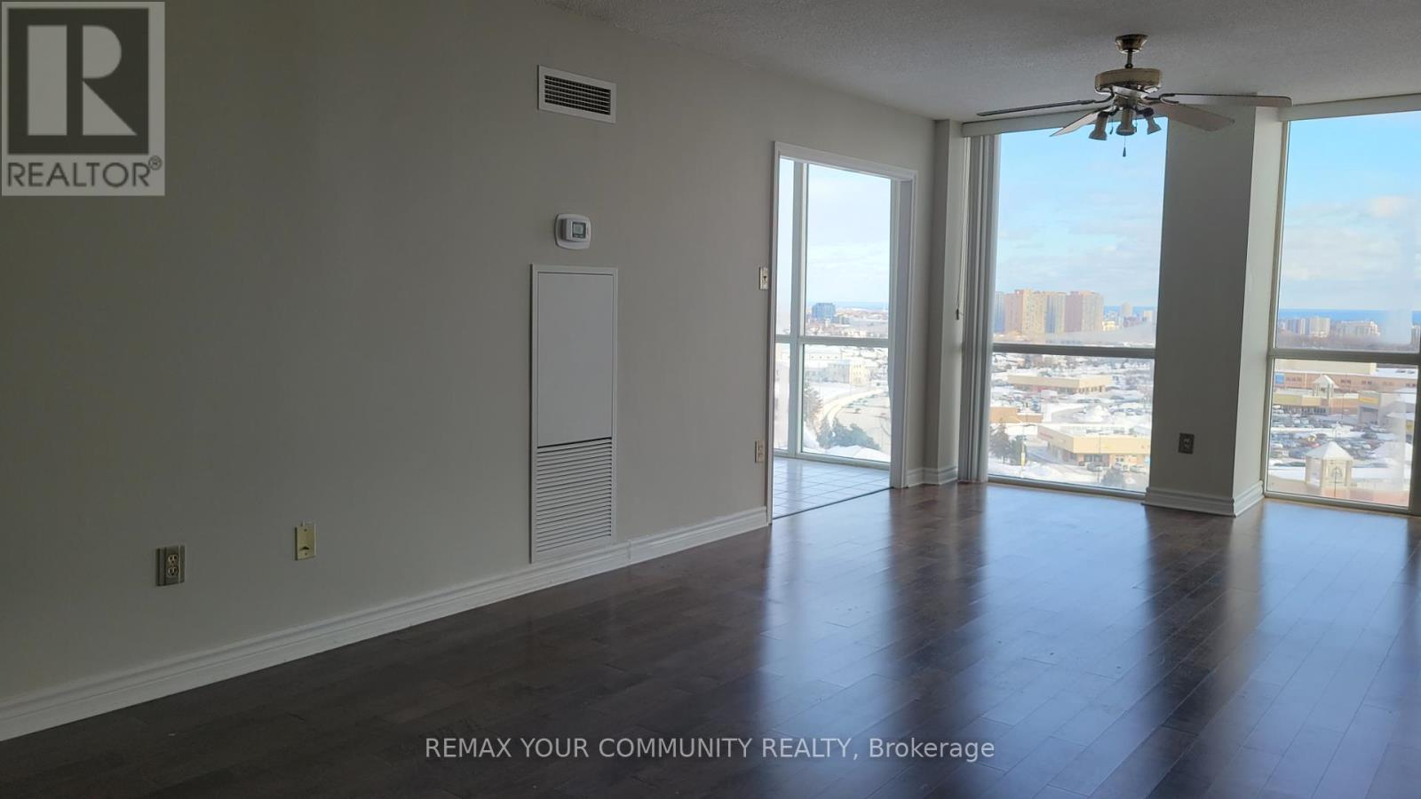 1208 - 350 Webb Drive, Mississauga, Ontario  L5B 3W4 - Photo 9 - W12748574